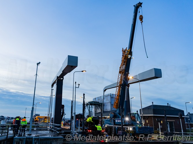 Mediaterplaatse auto te water julianasluis gouda 21012026 Image00016