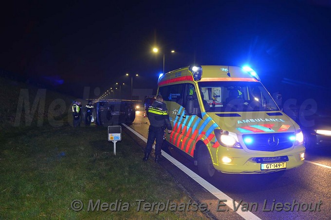 MediaTerplaatse Auto op kop drie mereneweg hoofddorp 09012016 Image00001