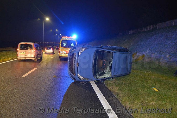 MediaTerplaatse Auto op kop drie mereneweg hoofddorp 09012016 Image00003