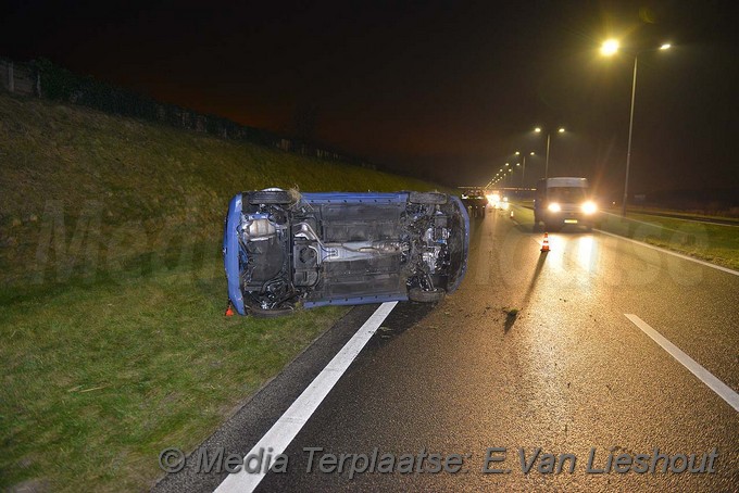 MediaTerplaatse Auto op kop drie mereneweg hoofddorp 09012016 Image00004