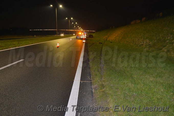 MediaTerplaatse Auto op kop drie mereneweg hoofddorp 09012016 Image00006