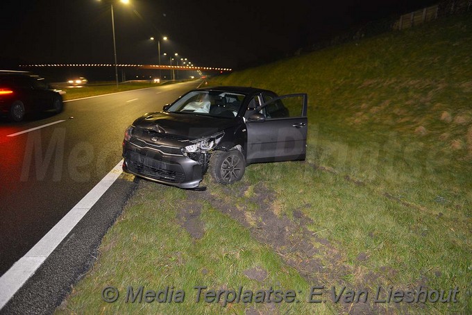 MediaTerplaatse Auto op kop drie mereneweg hoofddorp 09012016 Image00008