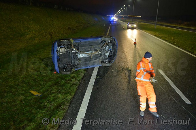 MediaTerplaatse Auto op kop drie mereneweg hoofddorp 09012016 Image00011