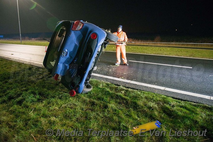 MediaTerplaatse Auto op kop drie mereneweg hoofddorp 09012016 Image00012