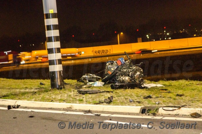 MediaTerplaatse Zwaar ongeval motor auto badhoevedorp 09012016 Image00011