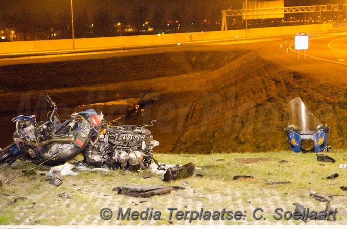 MediaTerplaatse Zwaar ongeval motor auto badhoevedorp 09012016 Image00012