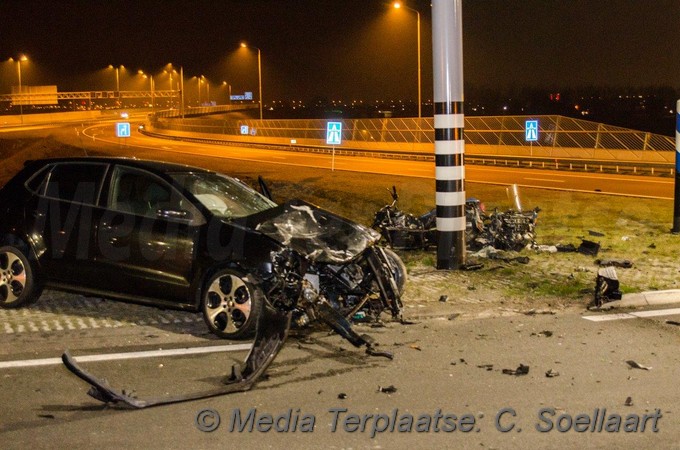 MediaTerplaatse Zwaar ongeval motor auto badhoevedorp 09012016 Image00013