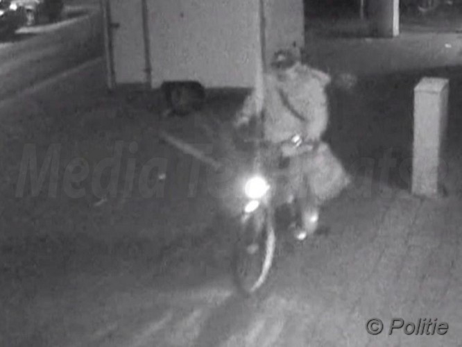 MediaTerplaatse politie zoekt brandstichter stevenshof leiden 13022018 Image00001