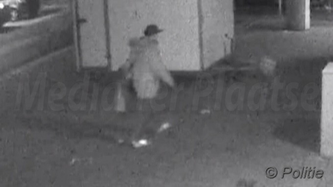 MediaTerplaatse politie zoekt brandstichter stevenshof leiden 13022018 Image00002