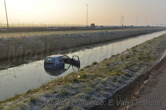 MediaTerplaatseval auto te water vijfhuizerweg vijfhuizen 21022018 Image00003