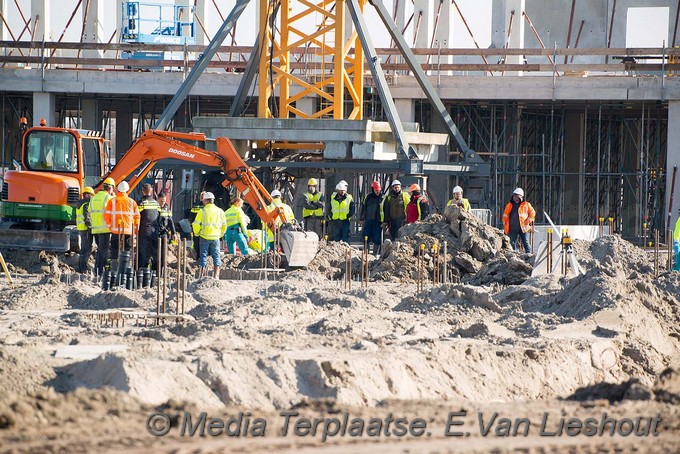 MediaTerplaatse bouwvakker gewond aalsmeerderweg rozenburg 22022018 Image00001