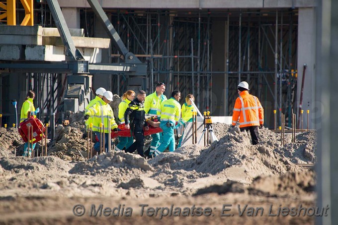 MediaTerplaatse bouwvakker gewond aalsmeerderweg rozenburg 22022018 Image00009