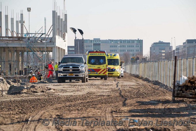 MediaTerplaatse bouwvakker gewond aalsmeerderweg rozenburg 22022018 Image00011