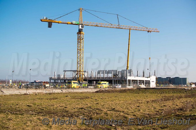 MediaTerplaatse bouwvakker gewond aalsmeerderweg rozenburg 22022018 Image00012