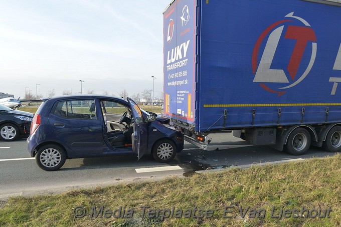 Mediaterplaatse ongeval auto vrachtwagen oude meer 18022019 Image00001