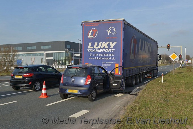 Mediaterplaatse ongeval auto vrachtwagen oude meer 18022019 Image00003