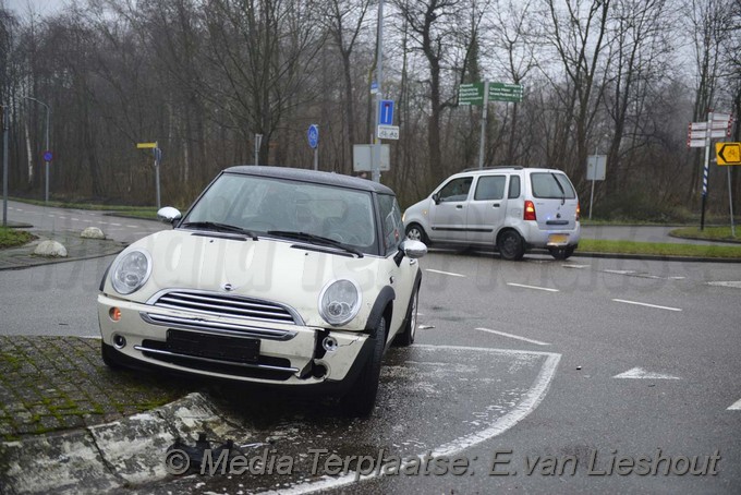 Mediaterplaats.nl Ongeval te hoofddorp Adrianahoeve 09012017 Image00003