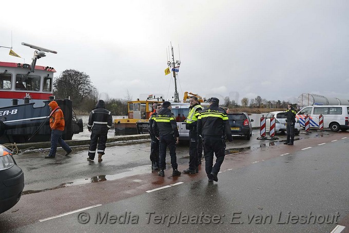 Mediaterplaats.sLeepboot zinkt leimuiden 1312017 Image00008