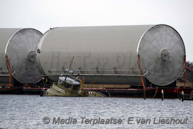 Mediaterplaats.sLeepboot zinkt leimuiden 1312017 Image00009