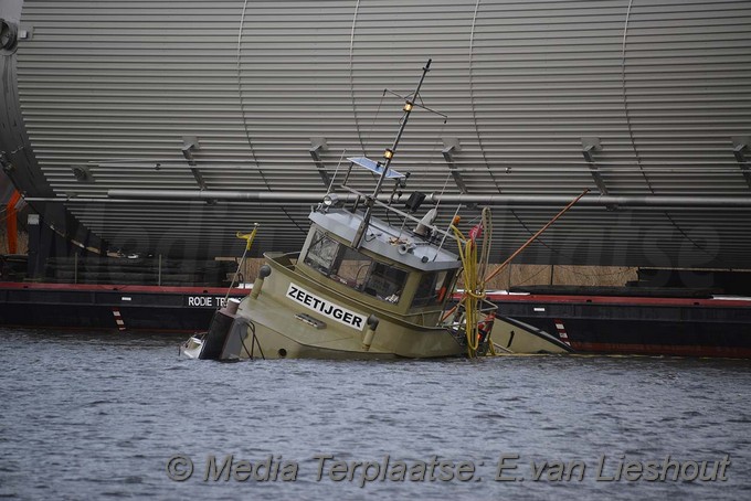 Mediaterplaats.sLeepboot zinkt leimuiden 1312017 Image00013