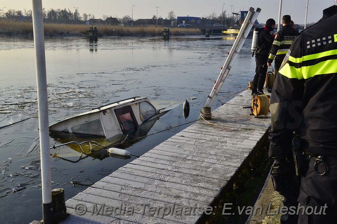 Mediaterplaatse pleziervaartuig gezonken ringvaart leimuiderbrug 26012017 Image00003