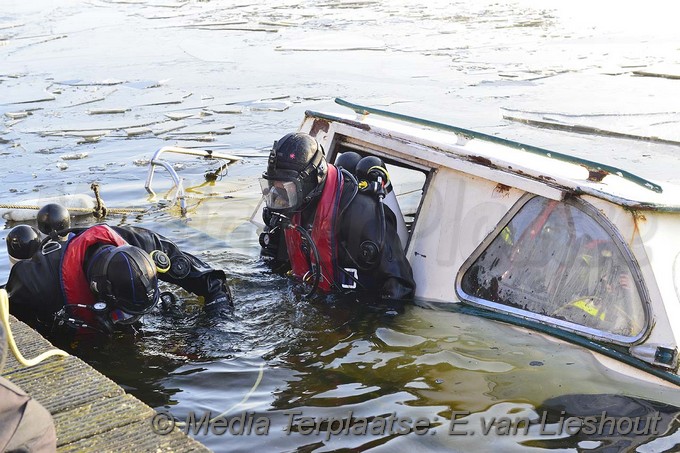 Mediaterplaatse pleziervaartuig gezonken ringvaart leimuiderbrug 26012017 Image00008