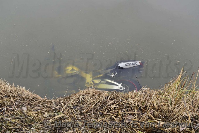 Mediaterplaatse voertuig te water is motor lijnden 31012017 Image00002