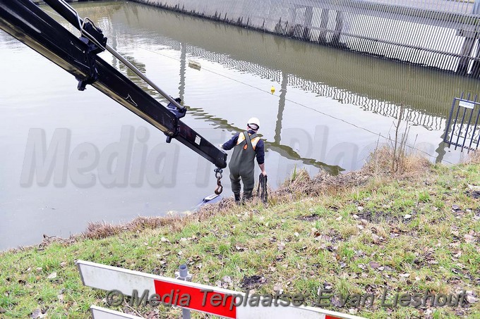 Mediaterplaatse voertuig te water is motor lijnden 31012017 Image00004
