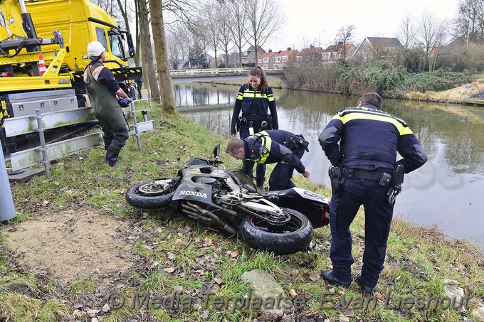 Mediaterplaatse voertuig te water is motor lijnden 31012017 Image00007