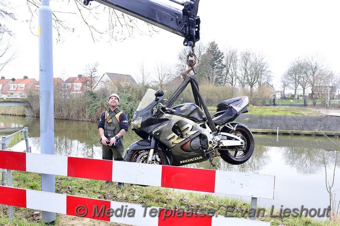 Mediaterplaatse voertuig te water is motor lijnden 31012017 Image00010