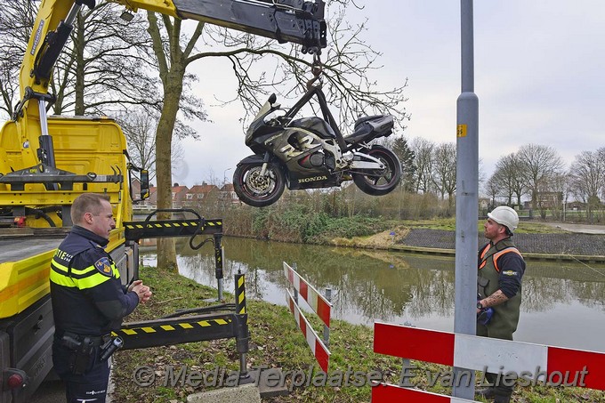 Mediaterplaatse voertuig te water is motor lijnden 31012017 Image00011
