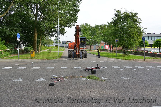 MediaTerplaatse ongeval fietser graafmachine nvp 19072017 Image00009