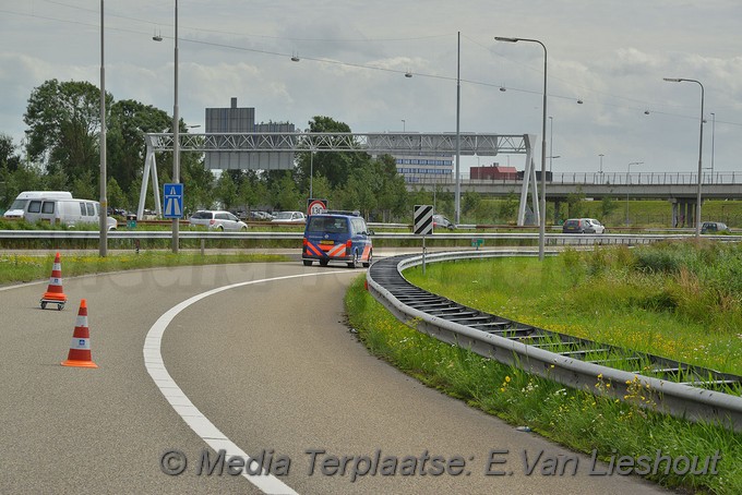 MediaTerplaatse auto te water schiphol 27072017 Image00007