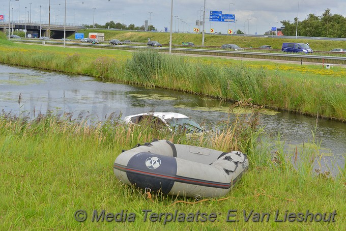MediaTerplaatse auto te water schiphol 27072017 Image00008
