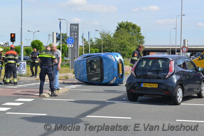 Mediaterplaatse ongeval vuursteen hoofddorp auto op kant 04072019 Image00001