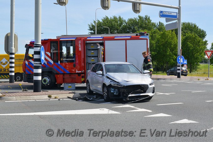 Mediaterplaatse ongeval vuursteen hoofddorp auto op kant 04072019 Image00002