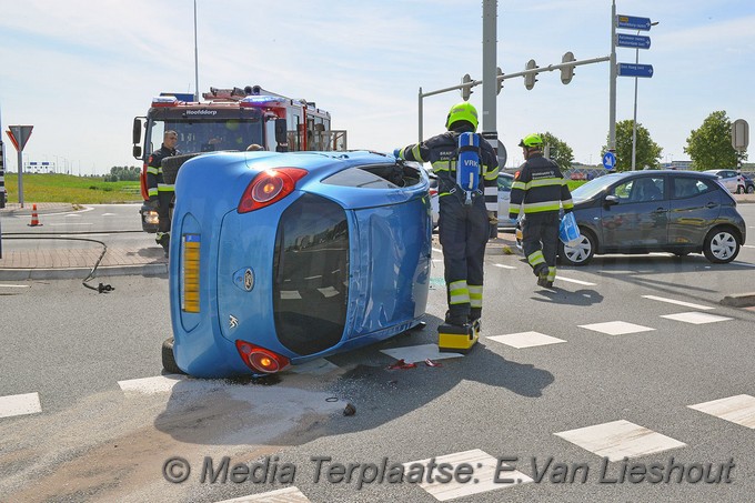 Mediaterplaatse ongeval vuursteen hoofddorp auto op kant 04072019 Image00003