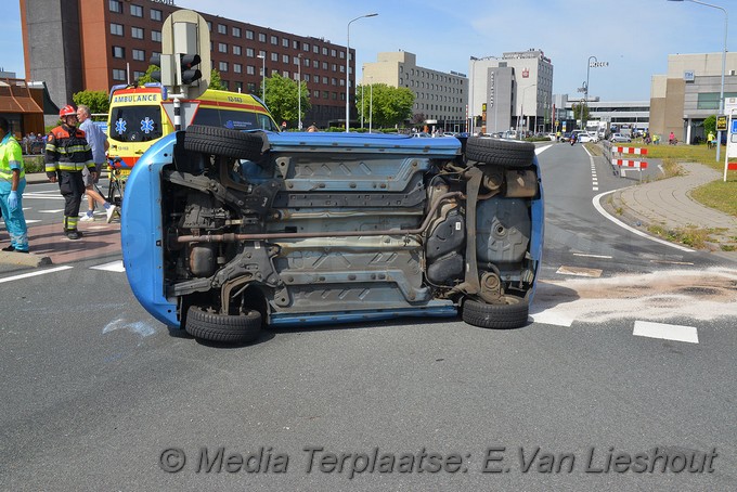 Mediaterplaatse ongeval vuursteen hoofddorp auto op kant 04072019 Image00004