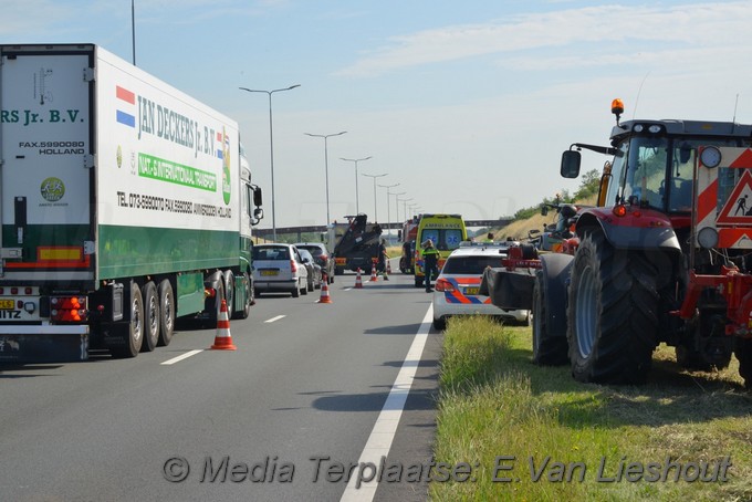 Mediaterplaatse trekker op zijn kant hoofddorp 2662019 Image00001