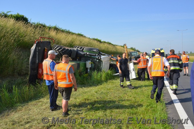 Mediaterplaatse trekker op zijn kant hoofddorp 2662019 Image00003