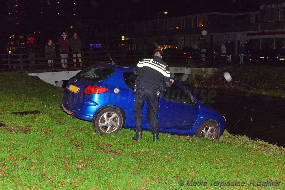 Mediaterplaatse auto bijna te water voorschoten 01012019 Image00001