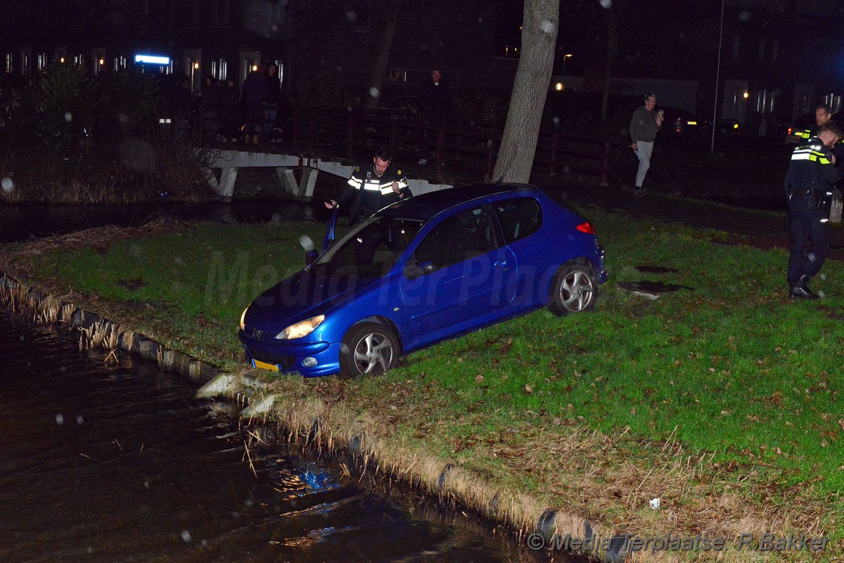 Mediaterplaatse auto bijna te water voorschoten 01012019 Image00002