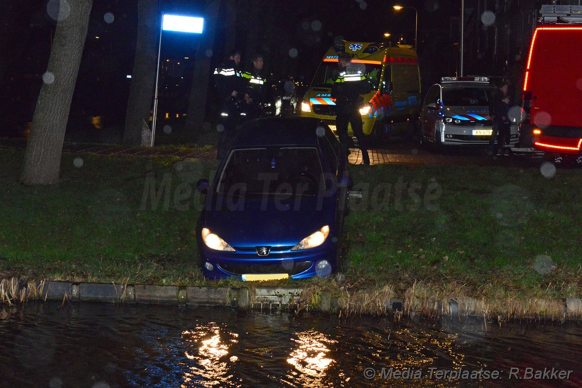 Mediaterplaatse auto bijna te water voorschoten 01012019 Image00003