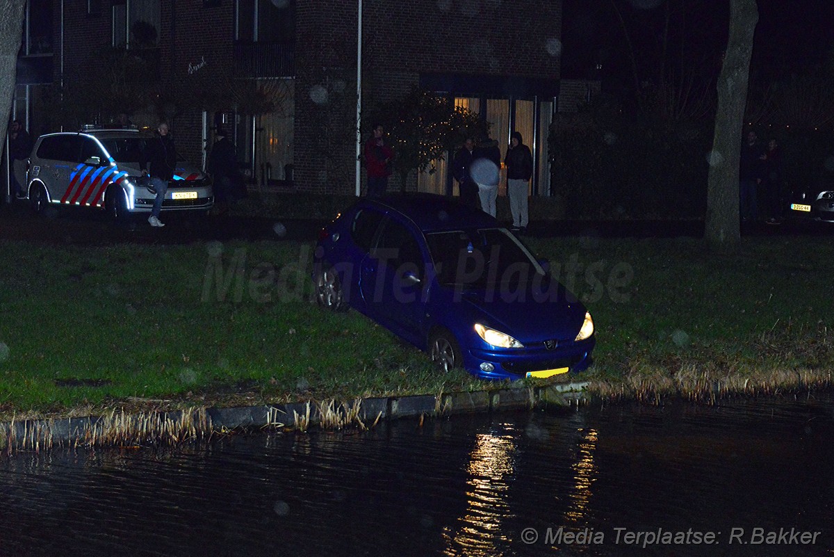 Mediaterplaatse auto bijna te water voorschoten 01012019 Image00004
