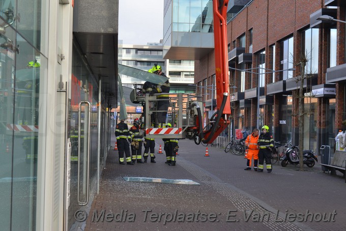 Mediaterplaatse glazen kap stuk gereden vrachtwagen Marktlaan hdp 08012019 Image00009