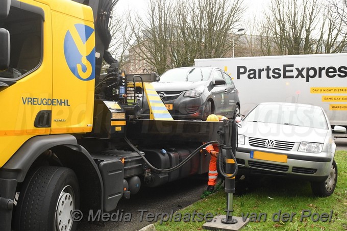 Mediaterplaatse ongeval auto op varkensrug stationsplein ldn 10012019 Image00004