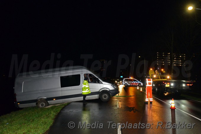 Mediaterplaatse ongeval busje vast berm kanaalweg ldn 17012019 Image00003