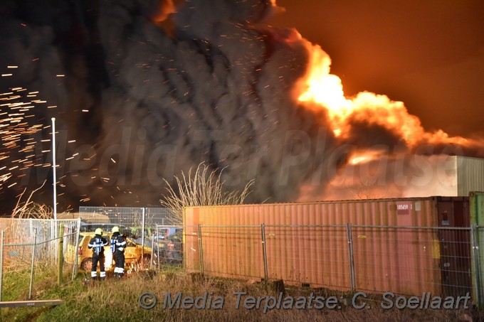 Mediaterplaatse grote brand loods vijfhuizen 04032019 Image00008