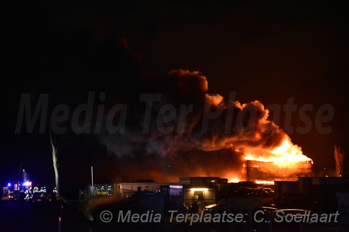 Mediaterplaatse grote brand loods vijfhuizen 04032019 Image00025