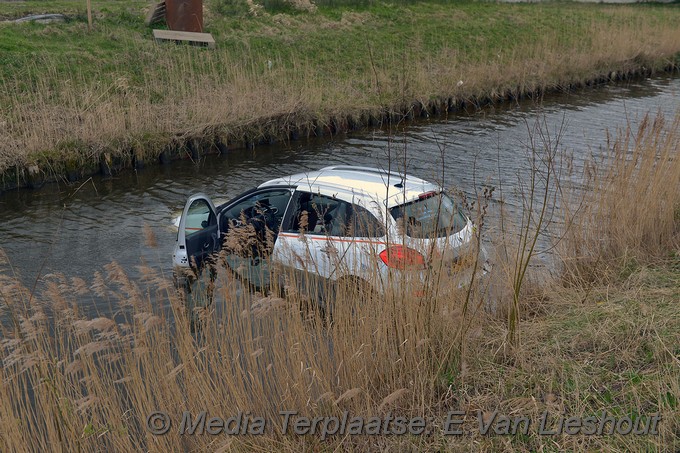 Mediaterplaatse ongeval schiphol rijk n196 auto te water 24032019 Image00001